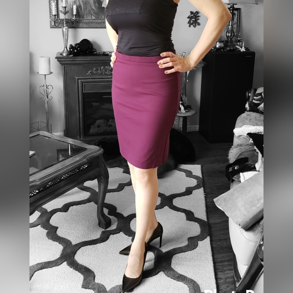 Elegant and comfortable skirt by Laura Petites - Picture 1 of 8